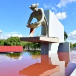 Garimpeiro Monumento