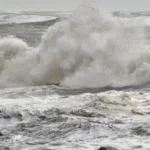 Aspersão Das Ondas Oceânicas